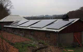 Solarpaneele auf einer Halle